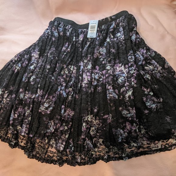 Torrid NEW Flirty Lace Floral Skater Skirt 3X - Picture 7 of 8